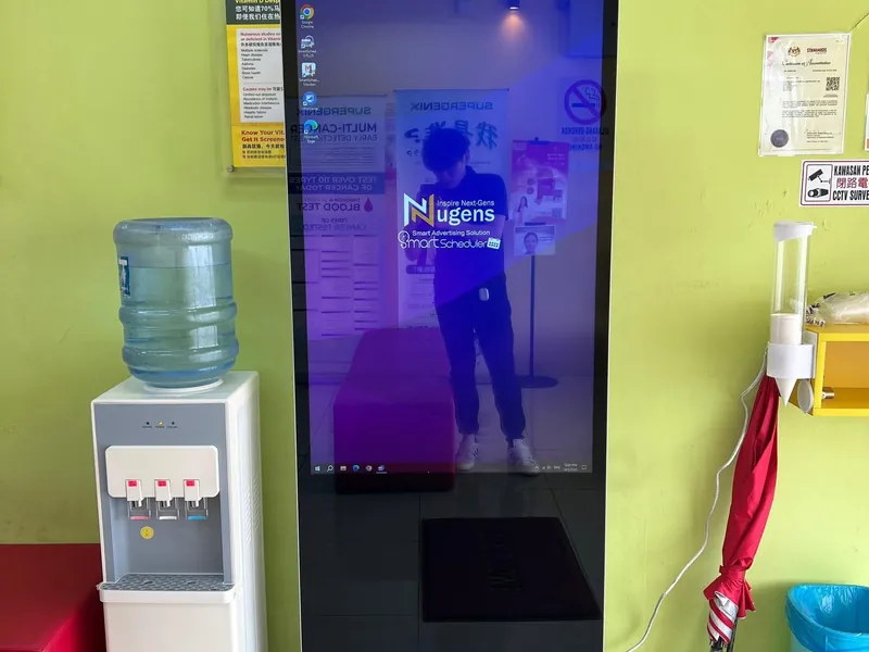 Ministry of Health Malaysia KKM touch digital signage rotatable stand